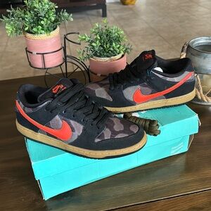 Nike Dunk Low Premium SB Black Rough Green Size 8
